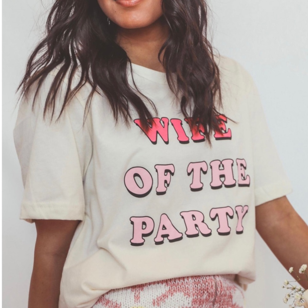 FRIDAY + SATURDAY WIFE OF THE PARTY TEE MEDIUM - Picture 2 of 8